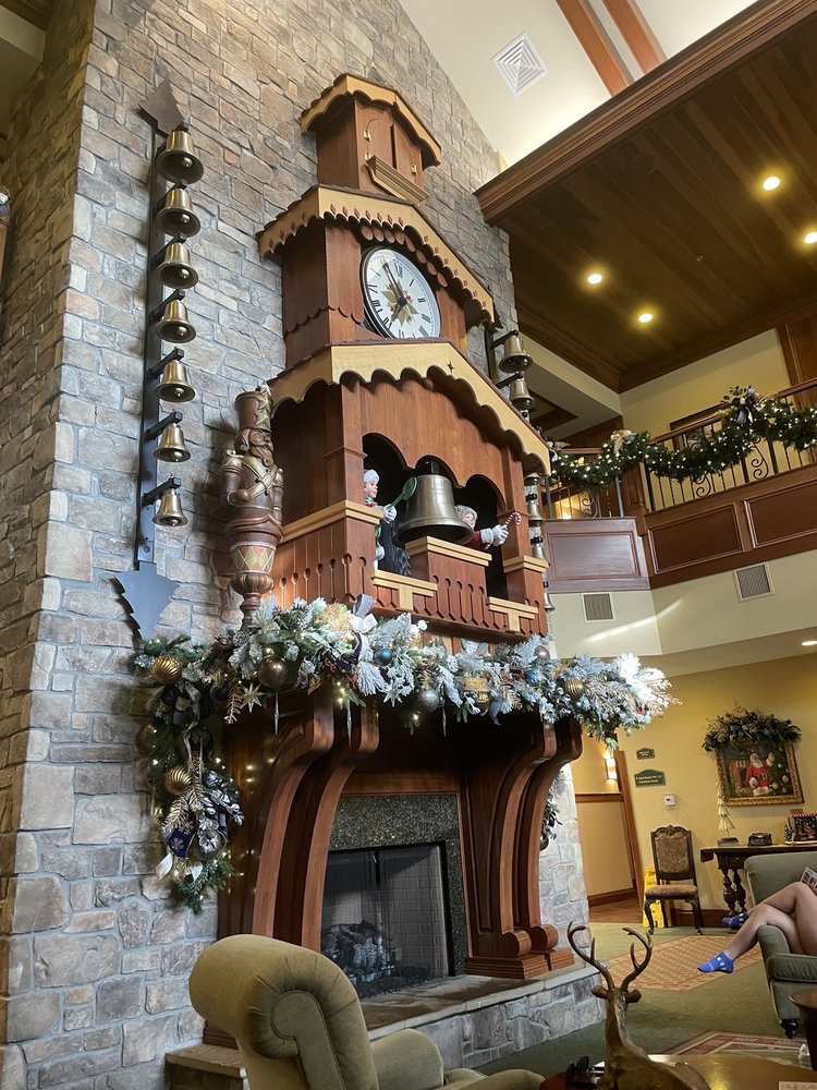 THE INN AT CHRISTMAS PLACE 319 Photos & 103 Reviews 119 Christmas