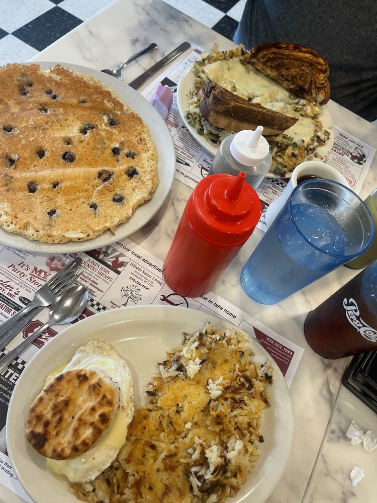 Food from Dollys Diner