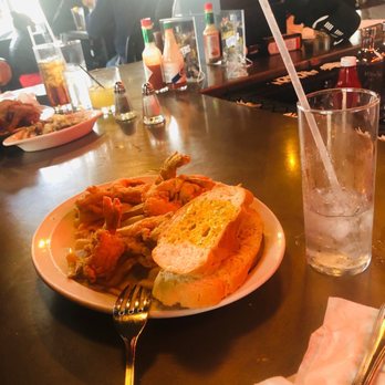 Morrow's - Seafood platter (oysters, shrimp, fish) - Cajun/Creole Near Me - New Orleans, Louisiana Morrow's - Seafood platter (oysters, shrimp, fish) - Cajun/Creole Near Me - New Orleans, Louisiana