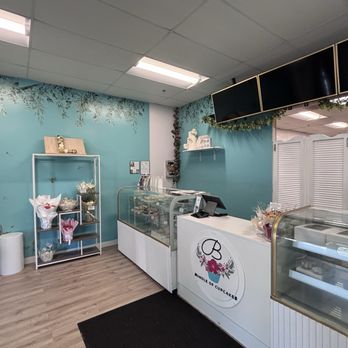 Bundle of Cupcakes - Storefront - Cupcakes Near Me - Sacramento, California