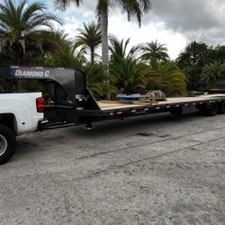 Miami Trailer & Equipment - Diamond C FMax 212 trailer