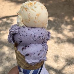 Burton Brooks Orchard - Mmm peach and blueberry yasss baby yassss