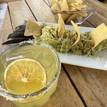 No Sé Nada - Lime margarita and guacamole. - Cocktail Bars Near Me - Puerto Vallarta, JAL No Sé Nada - Lime margarita and guacamole. - Cocktail Bars Near Me - Puerto Vallarta, JAL