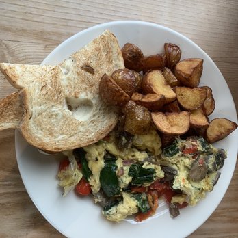 Cafe Mio - Veggie egg scramble - Wine Bars Near Me - Gardiner, New York