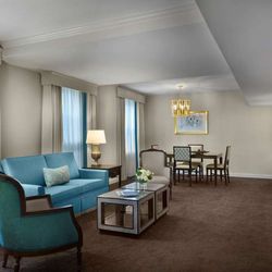 The Royal Sonesta Chase Park Plaza St. Louis - Chase Queen Suite Living Room
