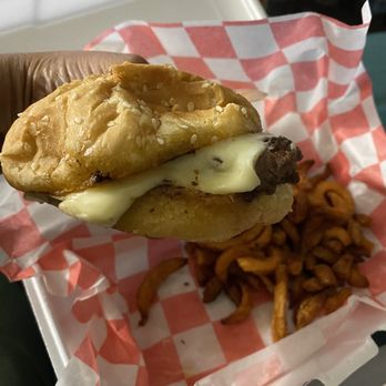 Hunt's Annex Lounge - Cheese Burger - Lounges Near Me - Woodlyn, Pennsylvania Hunt's Annex Lounge - Cheese Burger - Lounges Near Me - Woodlyn, Pennsylvania