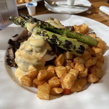 The Continental - Brisket Benedict - American Near Me - Richmond, Virginia The Continental - Brisket Benedict - American Near Me - Richmond, Virginia