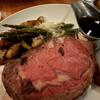 St Neos Brasserie - Prime rib - Seafood Near Me - Savannah, Georgia St Neos Brasserie - Prime rib - Seafood Near Me - Savannah, Georgia