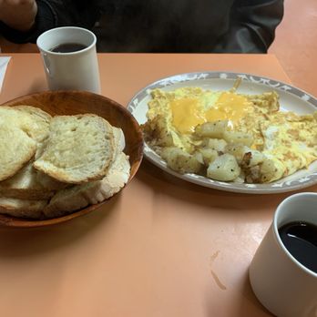 Cippy's Place - Coffee and Italian toast along with a plate of eggs and country potatoes - Breakfast & Brunch Near Me - Niagara Falls, Ontario
