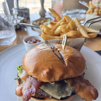 Restaurant 917 - 917 Burger - New American Near Me - Carson, California