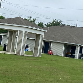 Springfield Villa Apartments - gazebo - Apartments Near Me - Lockhart, Texas Springfield Villa Apartments - gazebo - Apartments Near Me - Lockhart, Texas