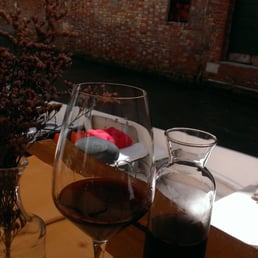 Al fresco by the canal