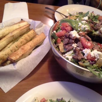 Stonefire Grill - Breadsticks and South of the Border Salad with Tri-Tip - Barbeque Near Me - Chatsworth, California