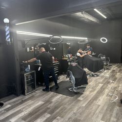 Talento Fino Barbershop - Three stations on each side.