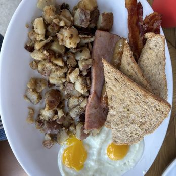 Valerie’s Scratch Kitchen - Hog breakfast - American Near Me - Biddeford, Maine Valerie’s Scratch Kitchen - Hog breakfast - American Near Me - Biddeford, Maine