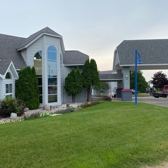 Best Western Harbour Pointe Lakefront - Front of Hotel - Hotels Near Me - Saint Ignace, Michigan