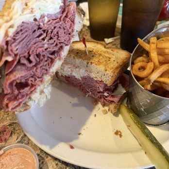 Jimmy Dee's Restaurant Lounge - Corned Beef Dinty - American Near Me - Clinton Township, Michigan Jimmy Dee's Restaurant Lounge - Corned Beef Dinty - American Near Me - Clinton Township, Michigan