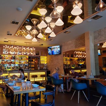 Maevery Public House - The bar: Cozy casual sophistication - Cocktail Bars Near Me - Lake Bluff, Illinois Maevery Public House - The bar: Cozy casual sophistication - Cocktail Bars Near Me - Lake Bluff, Illinois