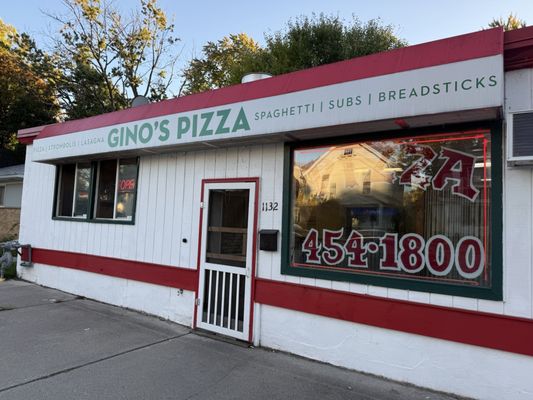 Gino's Pizza by null