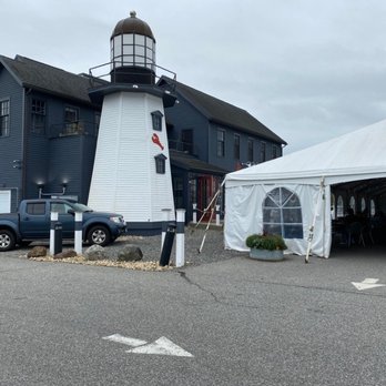 Robert's Maine Grill - Big tent outside - New American Near Me - Kittery, Maine Robert's Maine Grill - Big tent outside - New American Near Me - Kittery, Maine