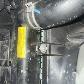 Take 5 Oil Change - Cracked right where they were leaning on my car... - Windshield Installation & Repair Near Me - Spokane Valley, Washington Take 5 Oil Change - Cracked right where they were leaning on my car... - Windshield Installation & Repair Near Me - Spokane Valley, Washington