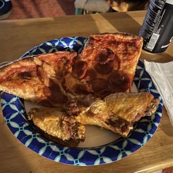 Lock City Pizza - Pepperoni pizza Mild wings