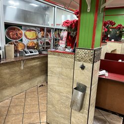 Taqueria Y Rostiseria El Rey - Dining Room