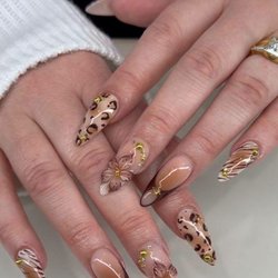 Orange Nails Bar