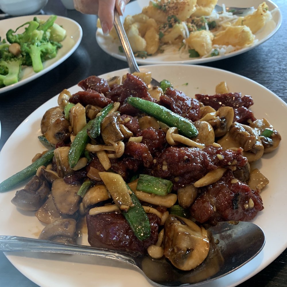 Grand Cafe - Delicious and well marinated beef cubes, 3 kinds of mushrooms, and sugar peas - Cafes Near Me - Dublin, California