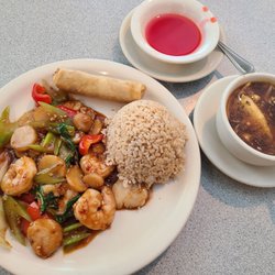 China Taipei - Lunch special. Hot n sour soup. Skrimp scallop in garlic sauce. Eggroll.