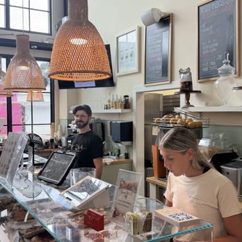 Oh Mamma - Inside - Cafes Near Me - Miami, Florida