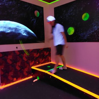 Starlight Golf - Multi-levels- it's amazing what they built in their small space. - Mini Golf Near Me - Texarkana, Texas