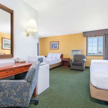 Days Inn by Wyndham Great Bend - Guest room - Hotels Near Me - Great Bend, Kansas Days Inn by Wyndham Great Bend - Guest room - Hotels Near Me - Great Bend, Kansas