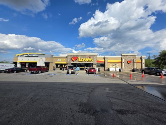 Love's Travel Stop by null