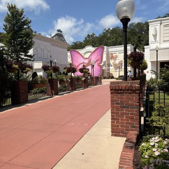 Dollywood - Pink butterfly to dolly museum - Amusement Parks Near Me - Pigeon Forge, Tennessee Dollywood - Pink butterfly to dolly museum - Amusement Parks Near Me - Pigeon Forge, Tennessee