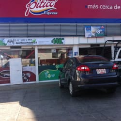 Piticó Express - Apariencia del exterior de Ptició Express que cuenta un pequeño estacionamiento
