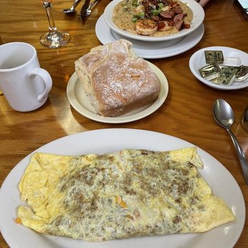 Harriette's Restaurant - Spicy beef omelette and the shrimp and grits - Breakfast & Brunch Near Me - Key Largo, Florida Harriette's Restaurant - Spicy beef omelette and the shrimp and grits - Breakfast & Brunch Near Me - Key Largo, Florida