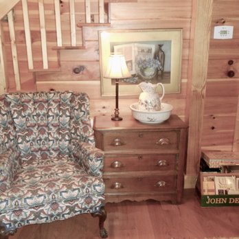 Fernwood Cabin - Chair and Chest in Living Area - Vacation Rentals Near Me - Galax, Virginia