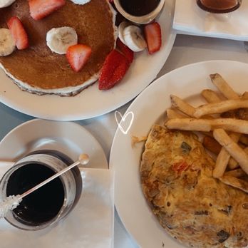 Skylark Diner - Diners Near Me - Edison, New Jersey
