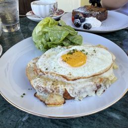 Croque Madame Viola