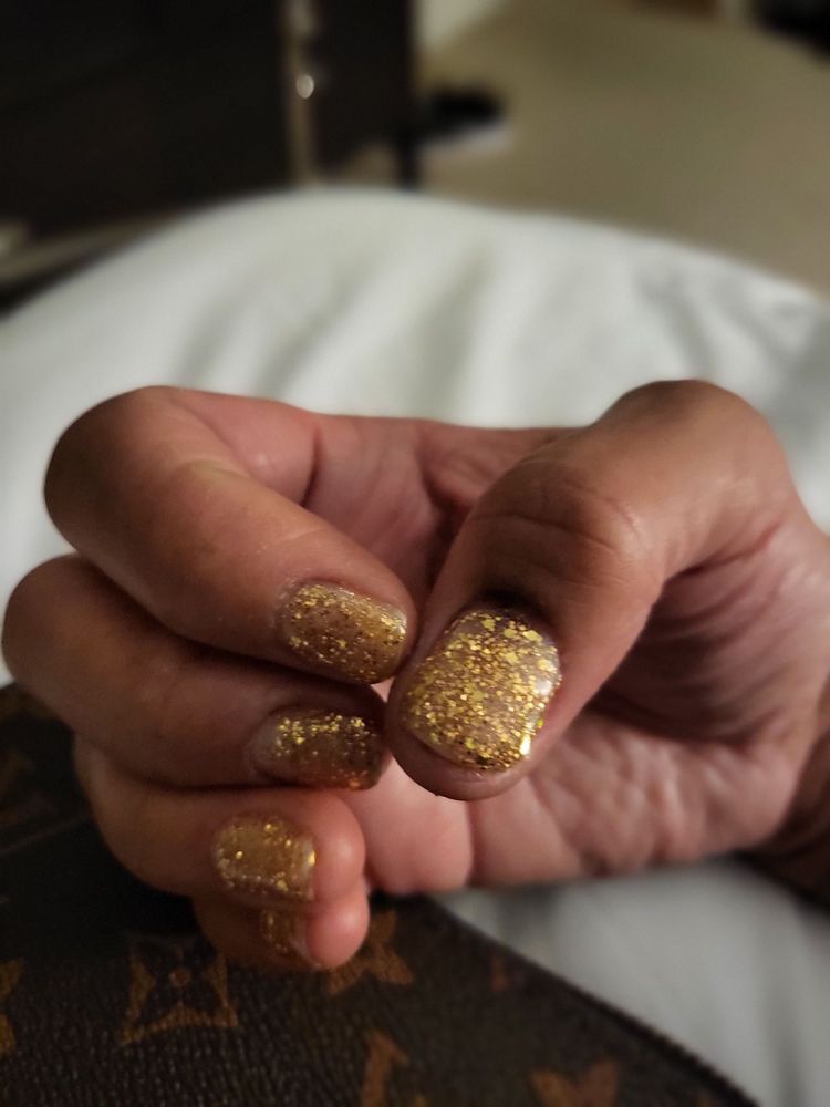 Davi Nails Logo