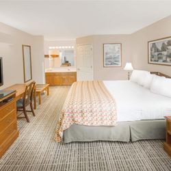 Baymont by Wyndham Grenada - Guest room