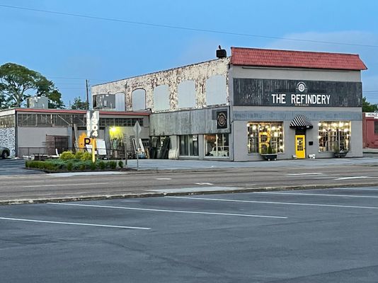 THE REFINDERY ON MCCALLIE by null