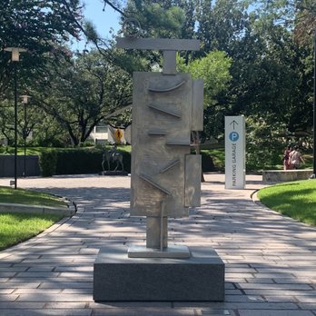 Cullen Sculpture Garden - Museums Near Me - Houston, Texas