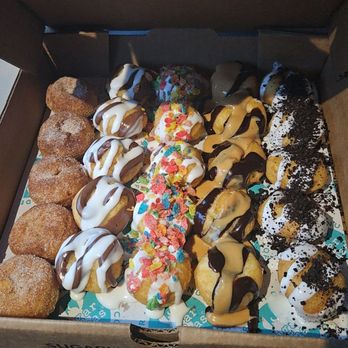 Sugar Llamas - Rockwall - 25 pack Hazelnutty, Flintstone, Cinnamon Sugar,   Peanut Butter Cup, and Cookies & Cream - Donuts Near Me - Heath, Texas