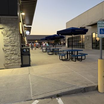 Handel’s Ice Cream - Seating - Ice Cream & Frozen Yogurt Near Me - Spring, Texas Handel’s Ice Cream - Seating - Ice Cream & Frozen Yogurt Near Me - Spring, Texas