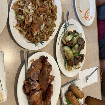 1 Plus 1 Cafe - Seafood chow fun, beef Choi sum and duck - Vietnamese Near Me - Hilo, Hawaii