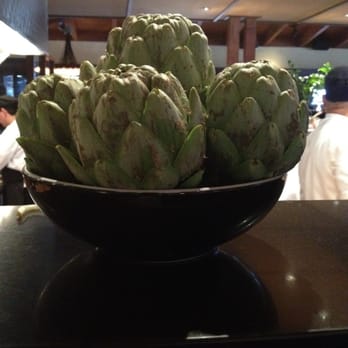 Rutherford Grill - Decor by the kitchen - American Near Me - Rutherford, California