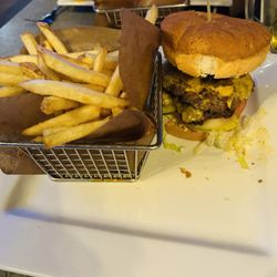 Shoeless Joe's Sports Grill - Georgetown - Redonculous burger, gluten free bun