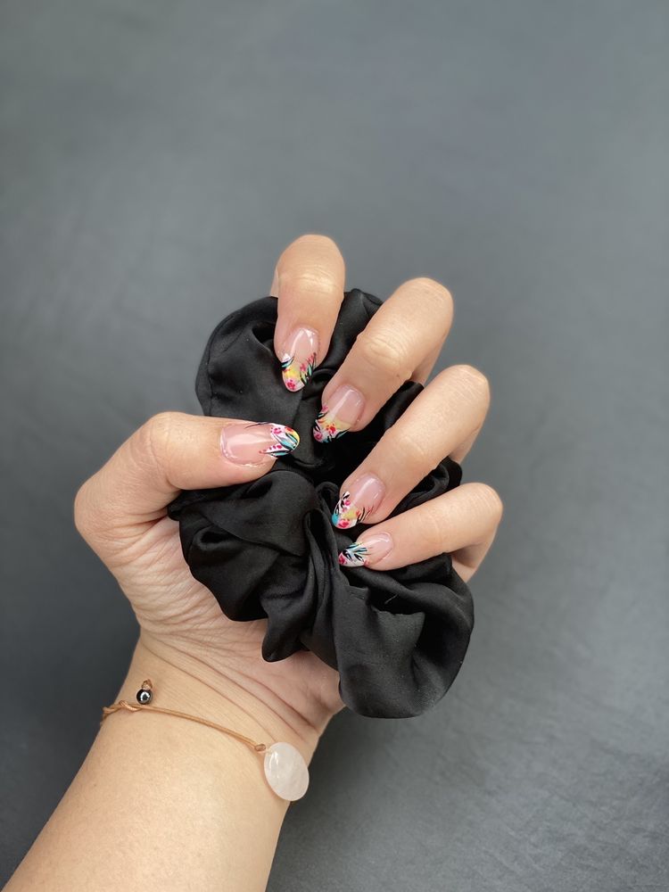 Omnia Nails & Lashes